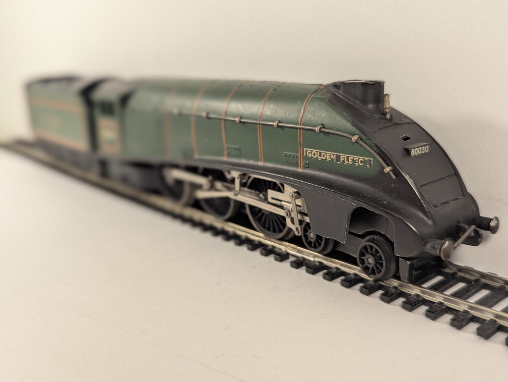 Hornby OO Gauge Class A4 'Golden Fleece' Steam Locomotive 60030 BR Green R313