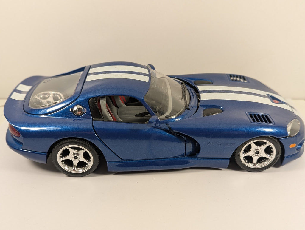 Bburago 1:18 Scale 1996 Dodge Viper GTS Coupe – Broken Rear Window
