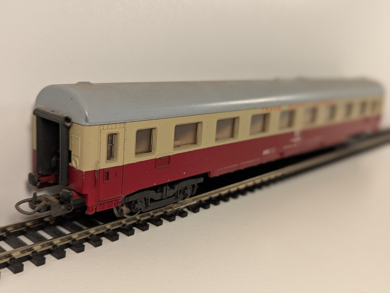 Roco 4294 Bm 2nd Class Passenger Coach – DB – No. 51 80 22-30