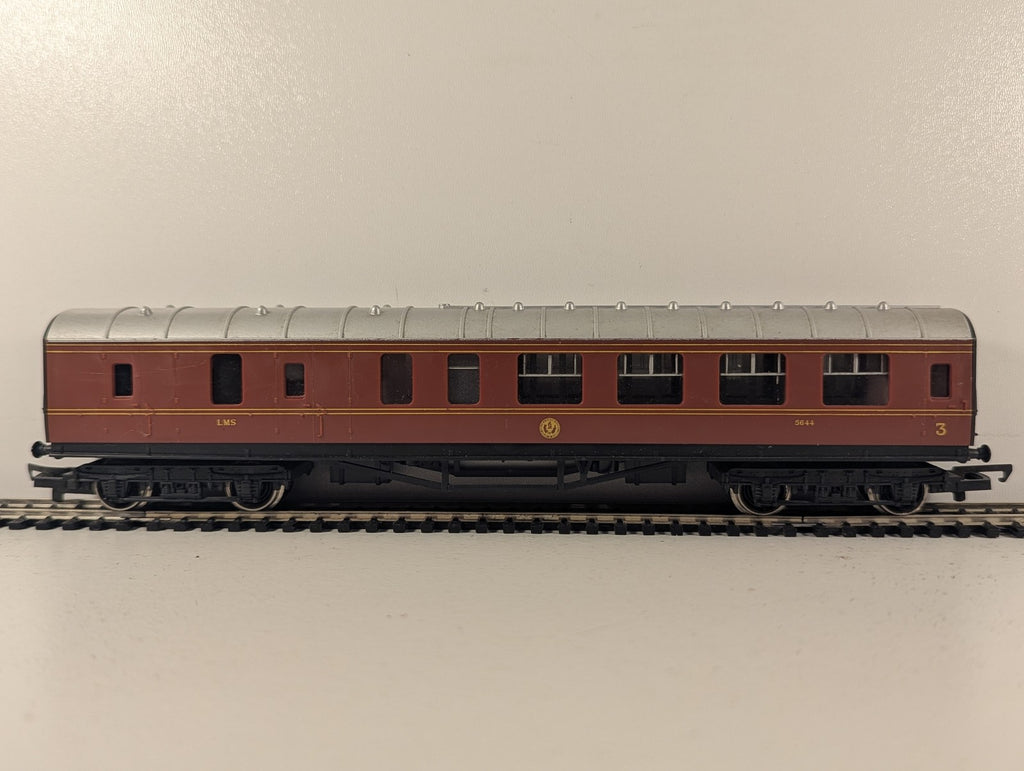 Hornby OO Gauge LMS Stanier Brake Third Corridor Coach Passenger Coach 5644