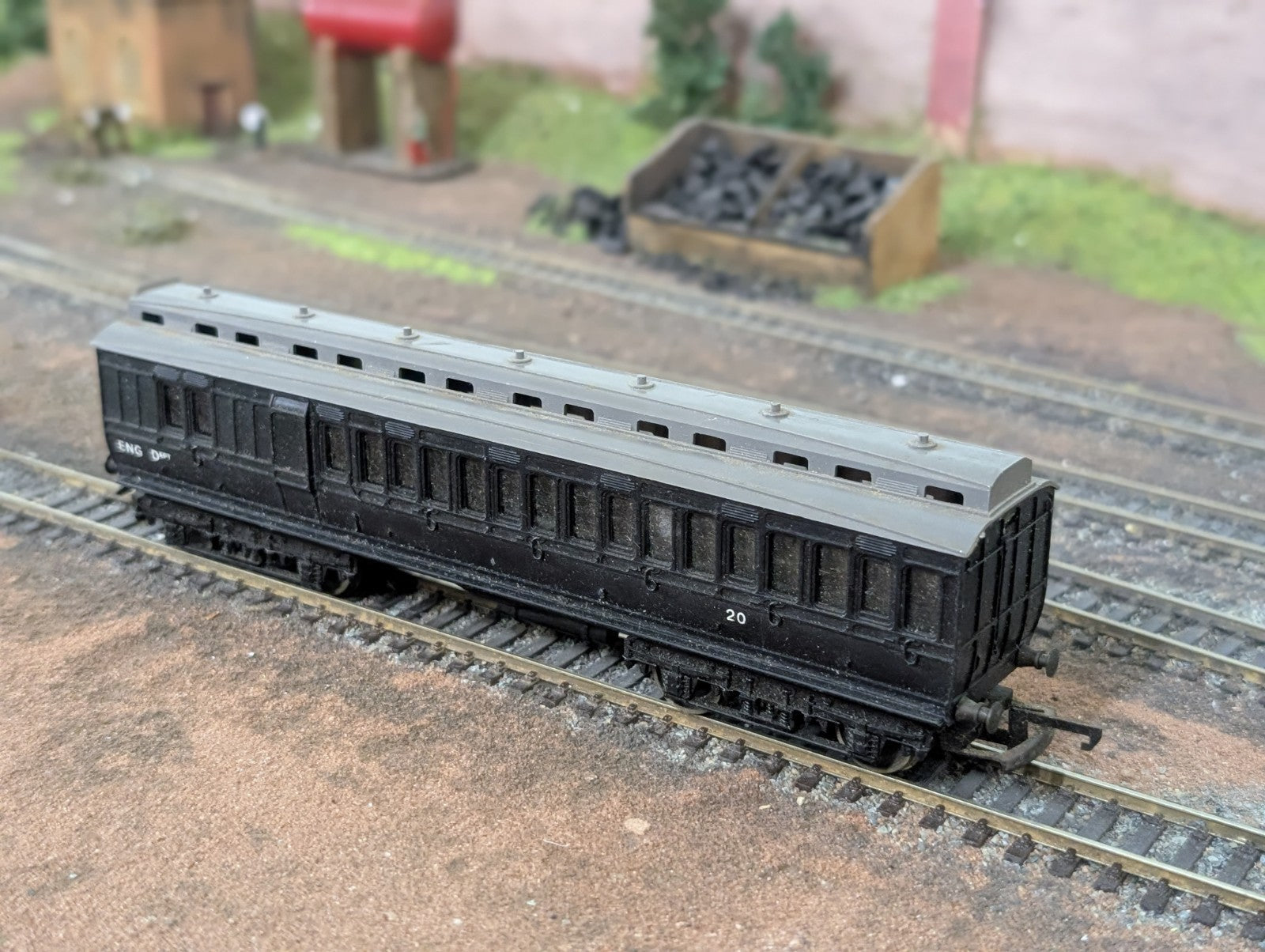 Tri-ang R620 BR Clerestory Brake Coach No. 20 (Engineering Black Livery)