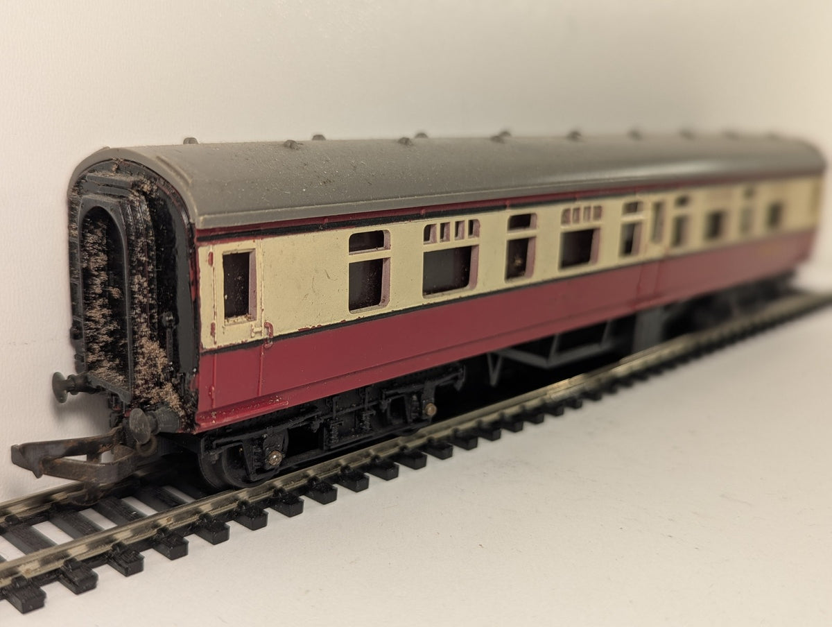 Tri-ang OO Gauge BR Composite Coach Coaching Stock M24001 BR Crimson and Cream