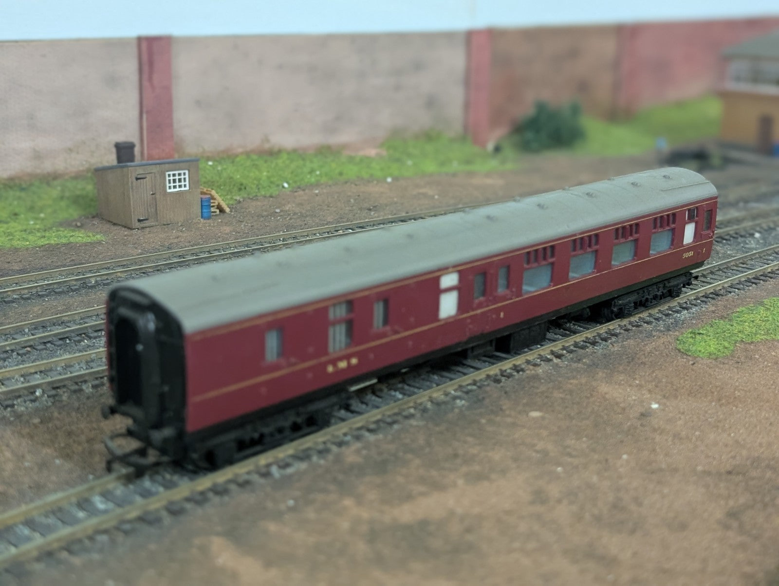 Hornby R936 OO Gauge BR Mk1 Corr Brake 2nd Maroon 5051