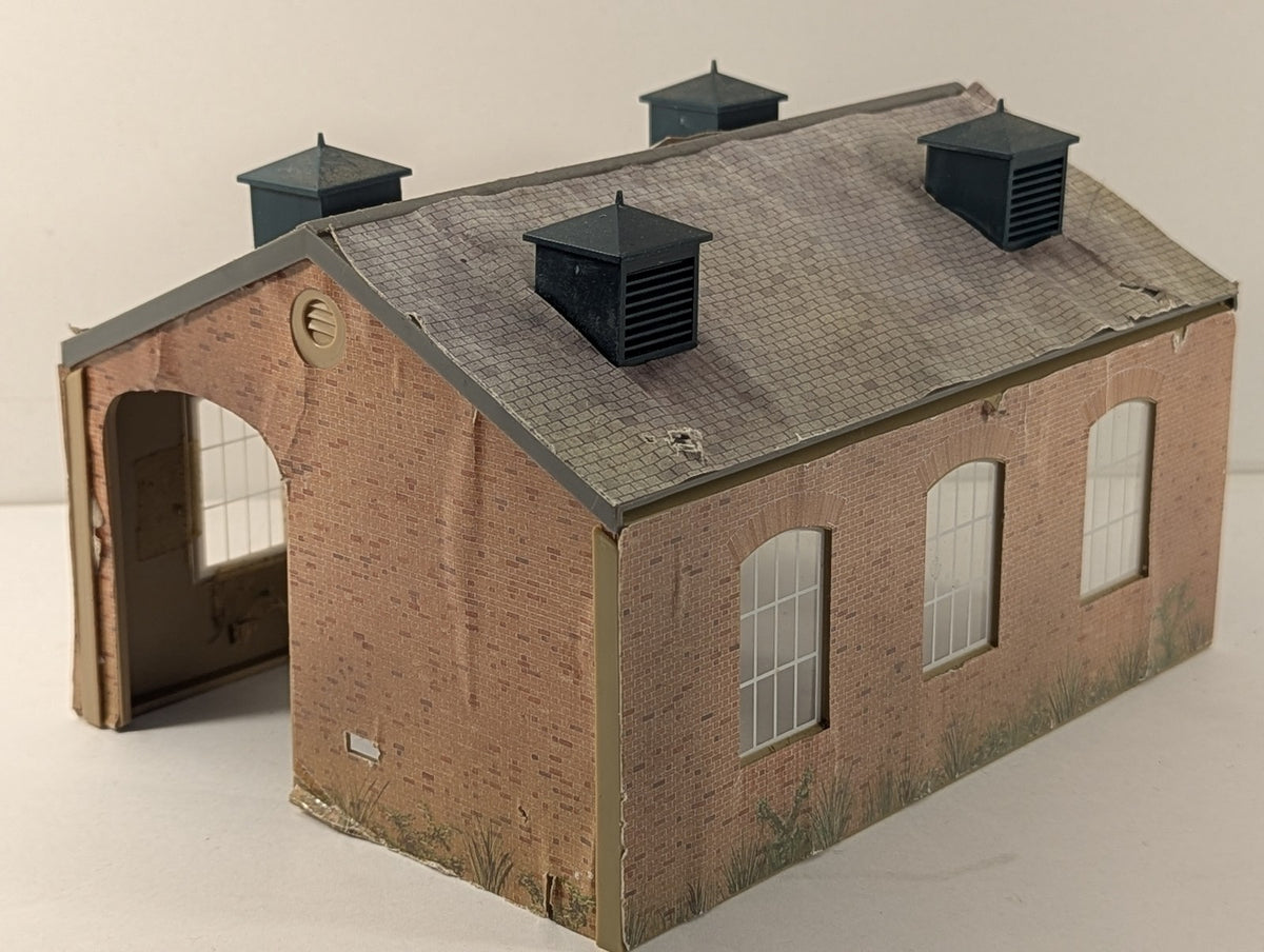 Hornby OO Gauge Single Track Engine Shed Buildings & Structures R180
