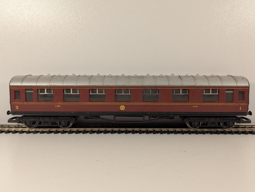Hornby OO Gauge LMS 1st Class Composite Coach