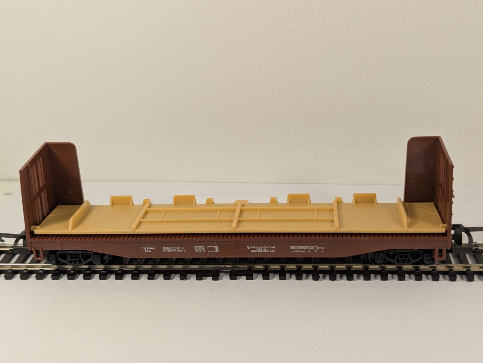 Lima HO Gauge Standard Bulkhead Flatcar