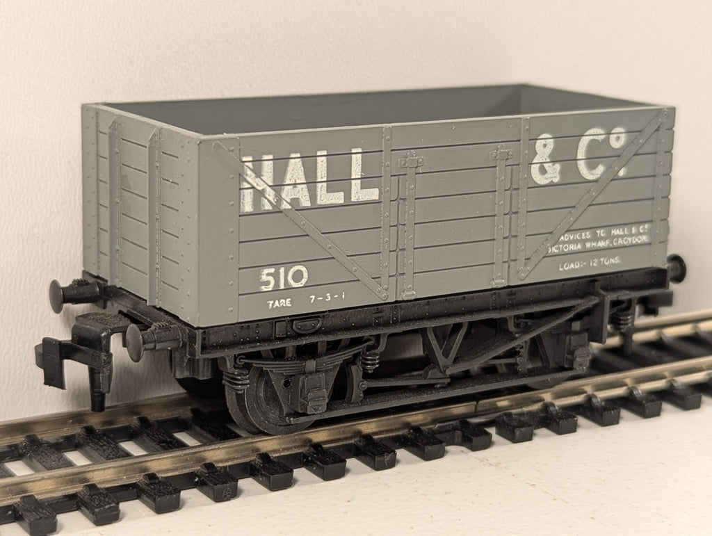 Trix Trains 1664 Private Owner 7-Plank Wagon “Hall and Co”