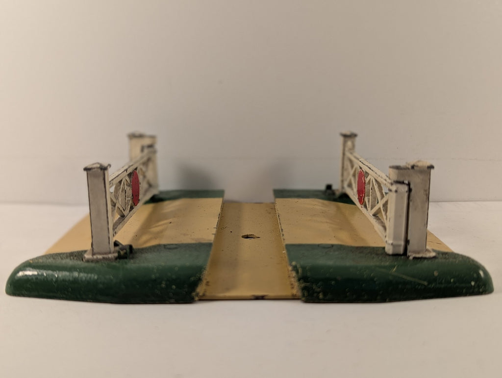 Hornby Dublo OO Gauge D1 Level Crossing