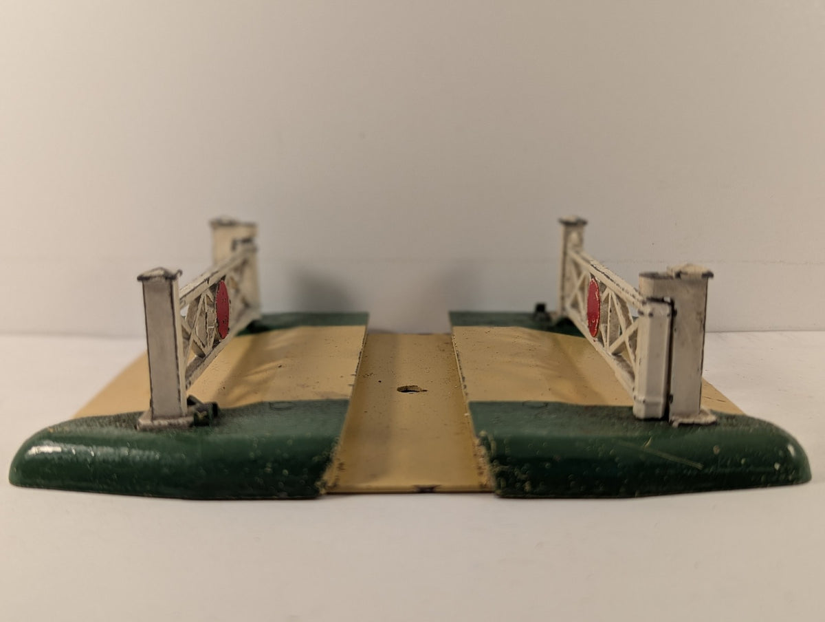Hornby Dublo OO Gauge D1 Level Crossing