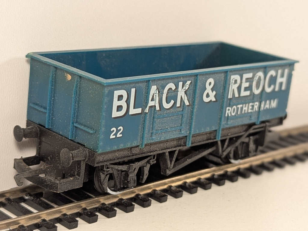 Hornby R021 OO Gauge Black & Reoch Open Mineral Wagon