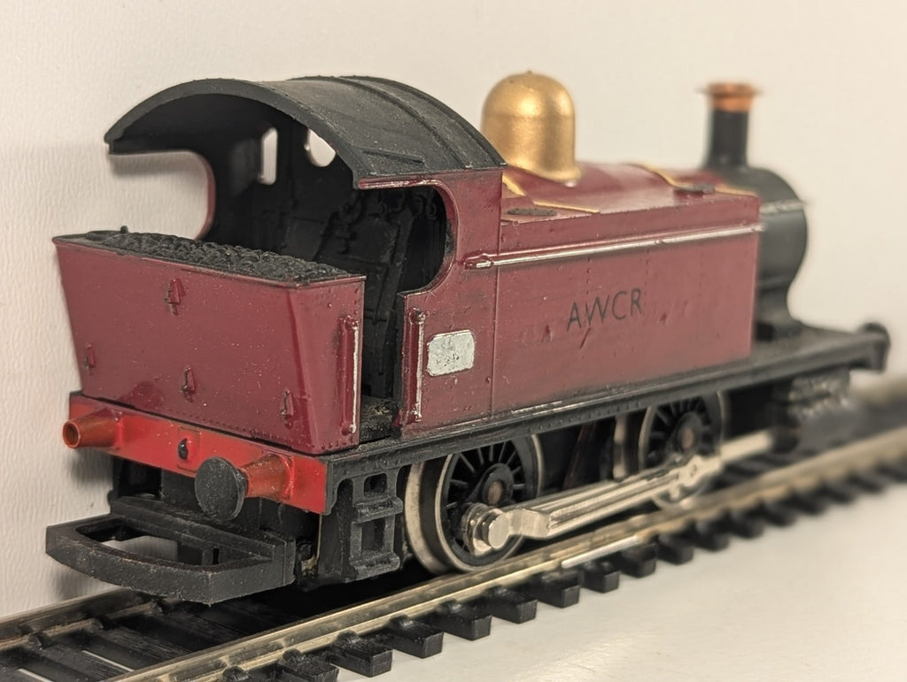 Hornby OO Gauge Holden Class 101 0-4-0T Steam Locomotive Repainted Maroon