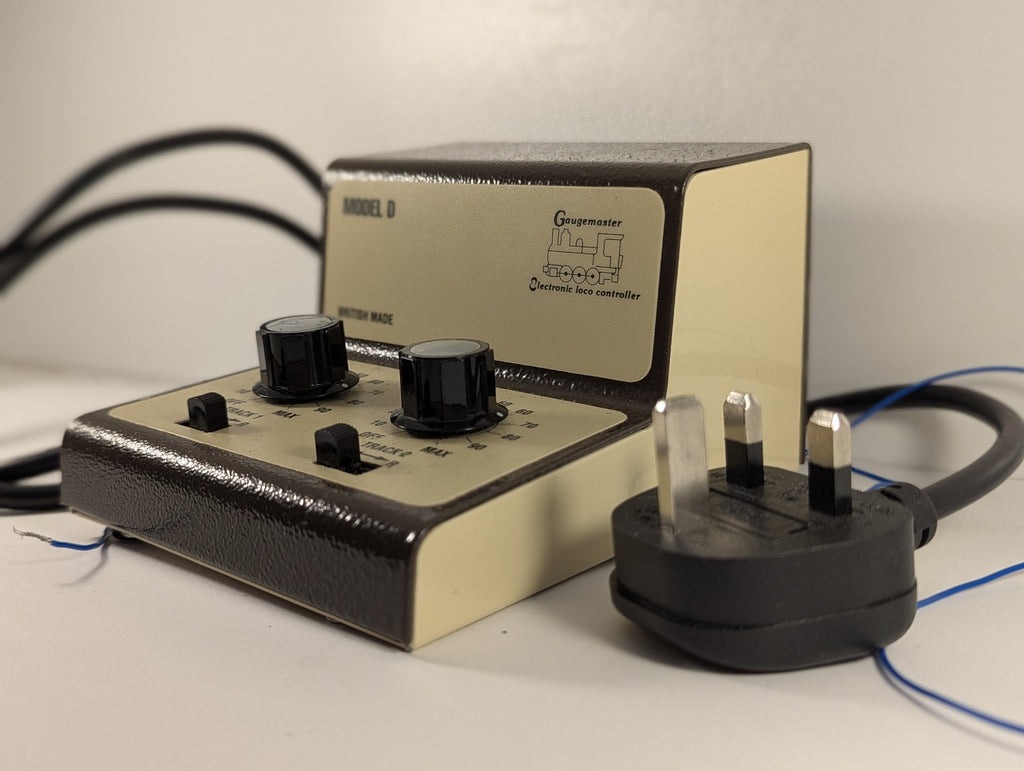Gaugemaster Model D Twin Track Controller