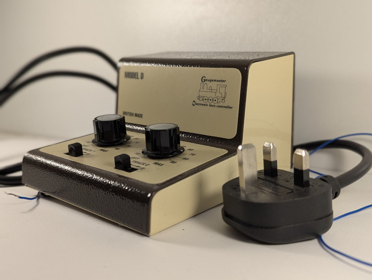 Gaugemaster Model D Twin Track Controller
