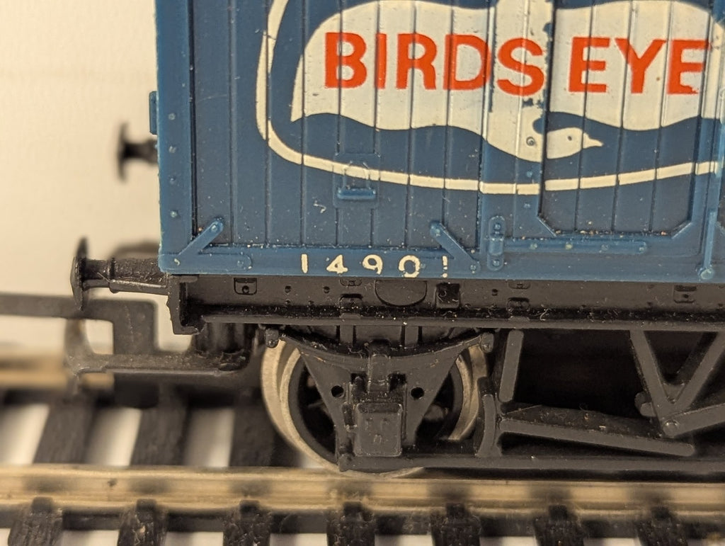 Tri-ang Hornby OO Gauge Birds Eye Insulated Van Goods Wagon 14901
