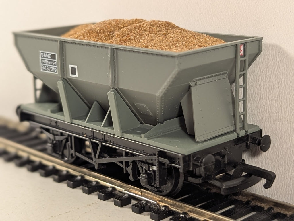 Mainline 37422 OO Gauge BR Grey Hopper Wagon with Sand Load - Boxed