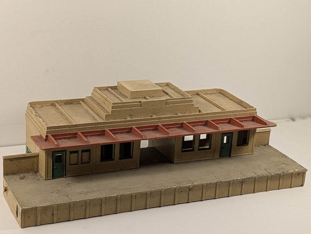 Hornby-Dublo OO Gauge Main Station Building Cream and Red 5085