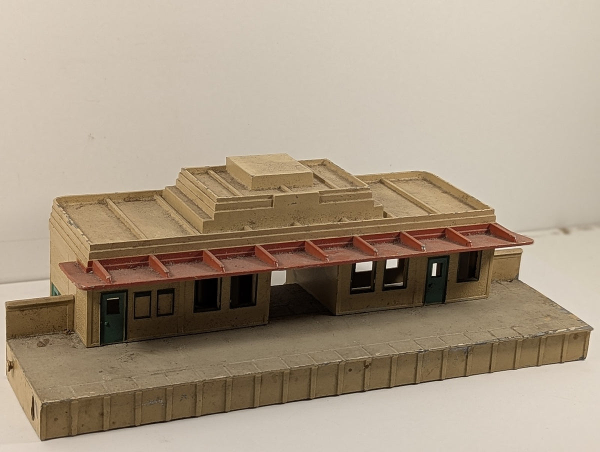 Hornby-Dublo OO Gauge Main Station Building Cream and Red 5085