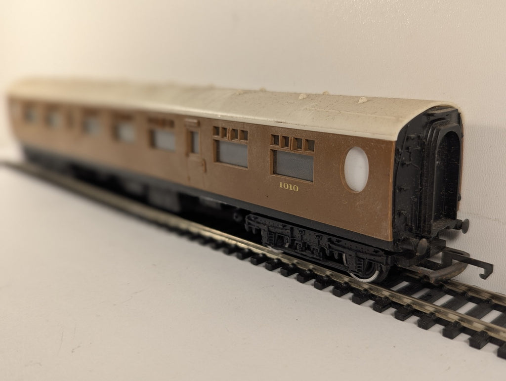 Tri-ang OO Gauge LNER Main Line Composite Coach Passenger Coach 1010 LNER Teak