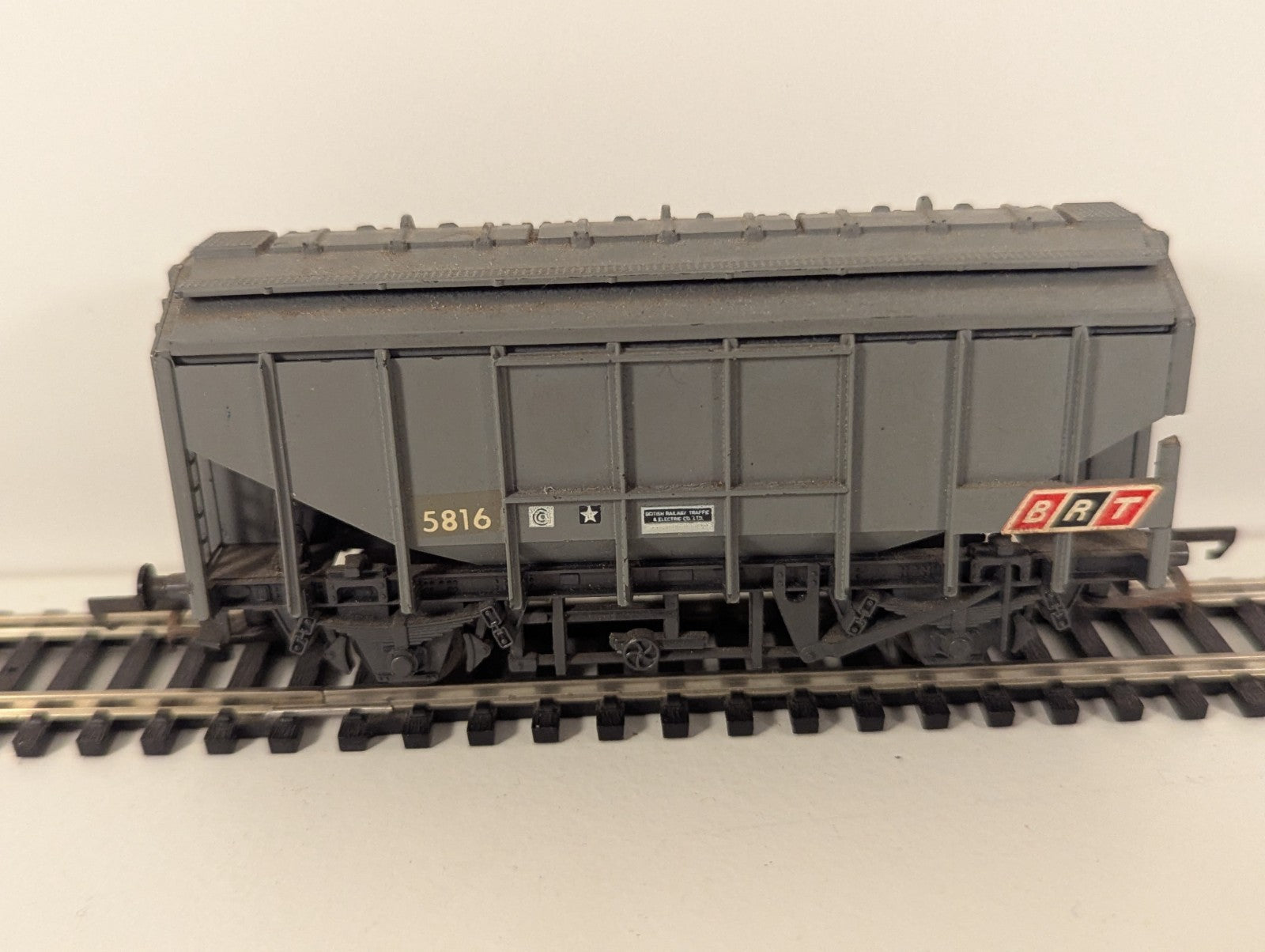 Hornby Bulk Grain Wagon – BRT Grey – 5816