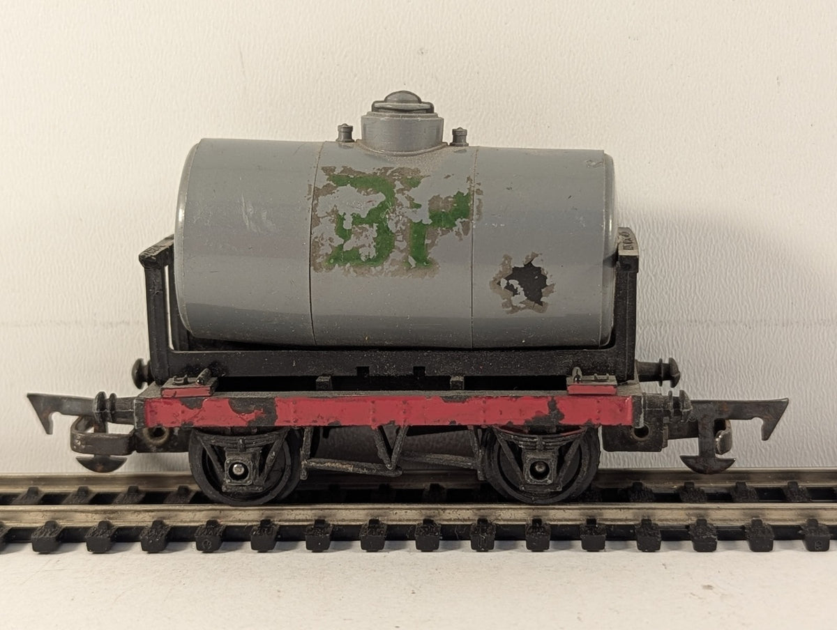 Tri-ang OO Gauge Shell & BP Tank Wagon Grey (Shell/BP) R.12