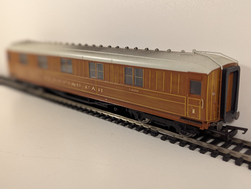 Hornby R4174 LNER 61ft 6in Corridor Sleeper Coach 1208 Teak