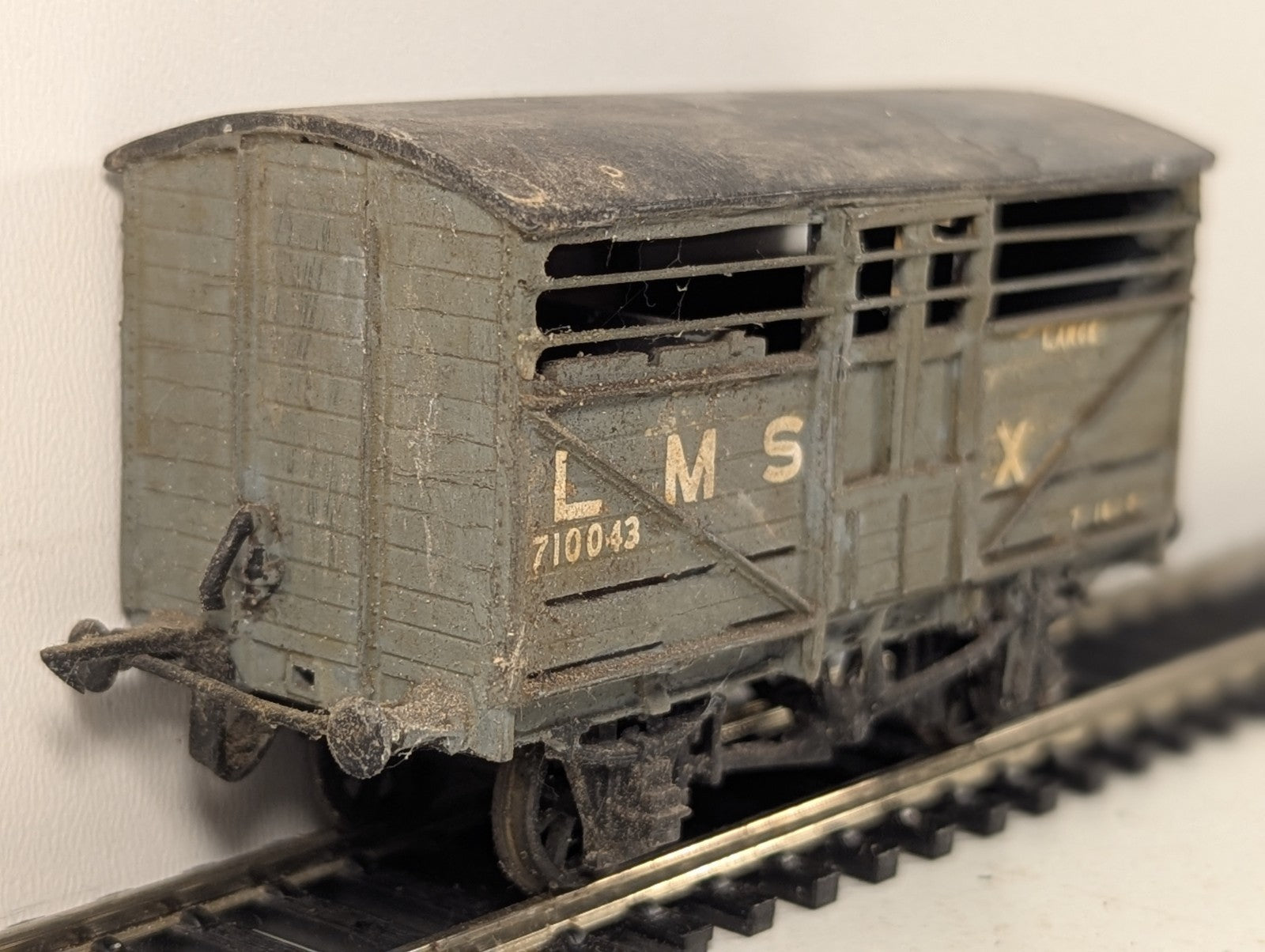 Kitbuilt OO Gauge LMS Large Cattle Wagon Goods Wagon 8456 LMS Grey