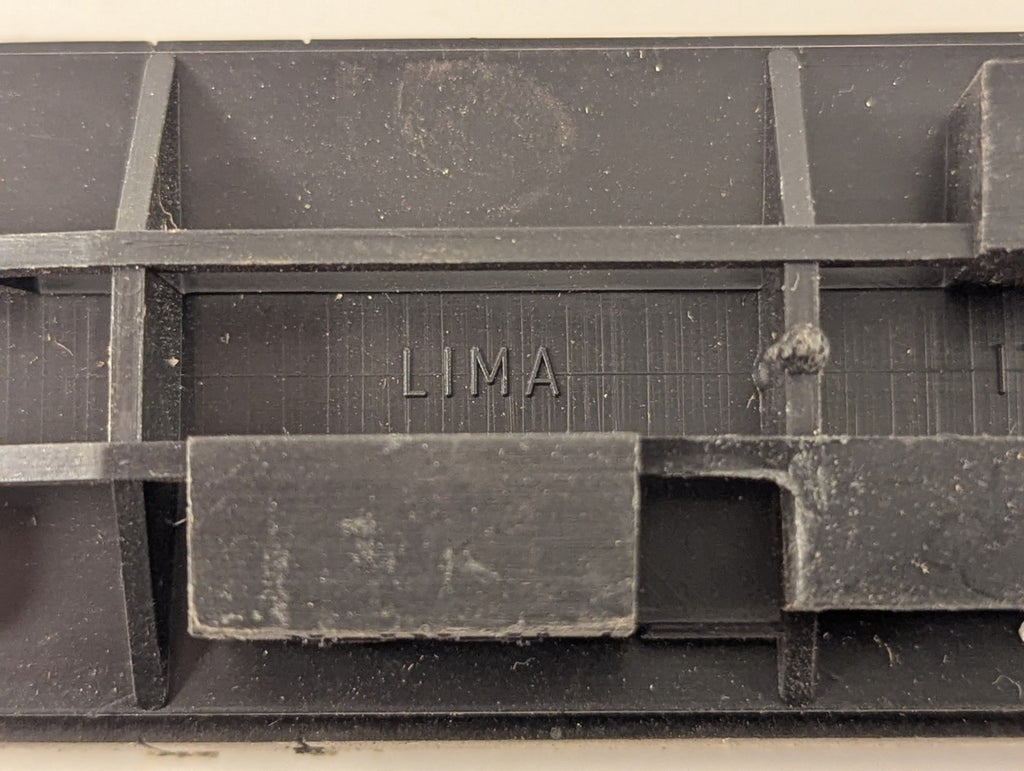 Lima OO Gauge Restaurant Car Passenger Coach W24760 BR Chocolate and Cream