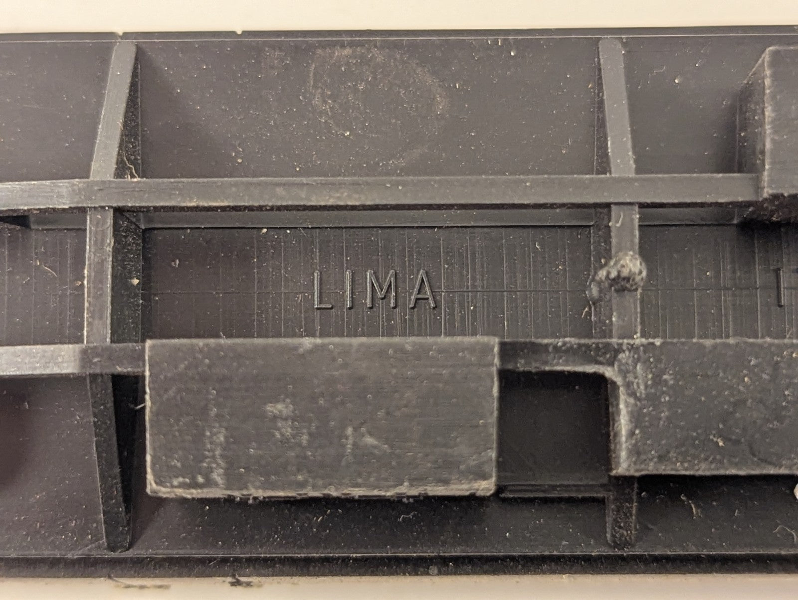 Lima OO Gauge Restaurant Car Passenger Coach W24760 BR Chocolate and Cream