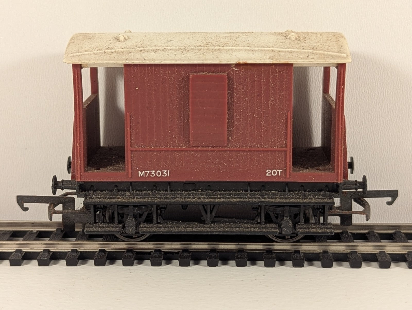 Tri-ang Railways R16 OO Gauge 20-Ton Brake Van