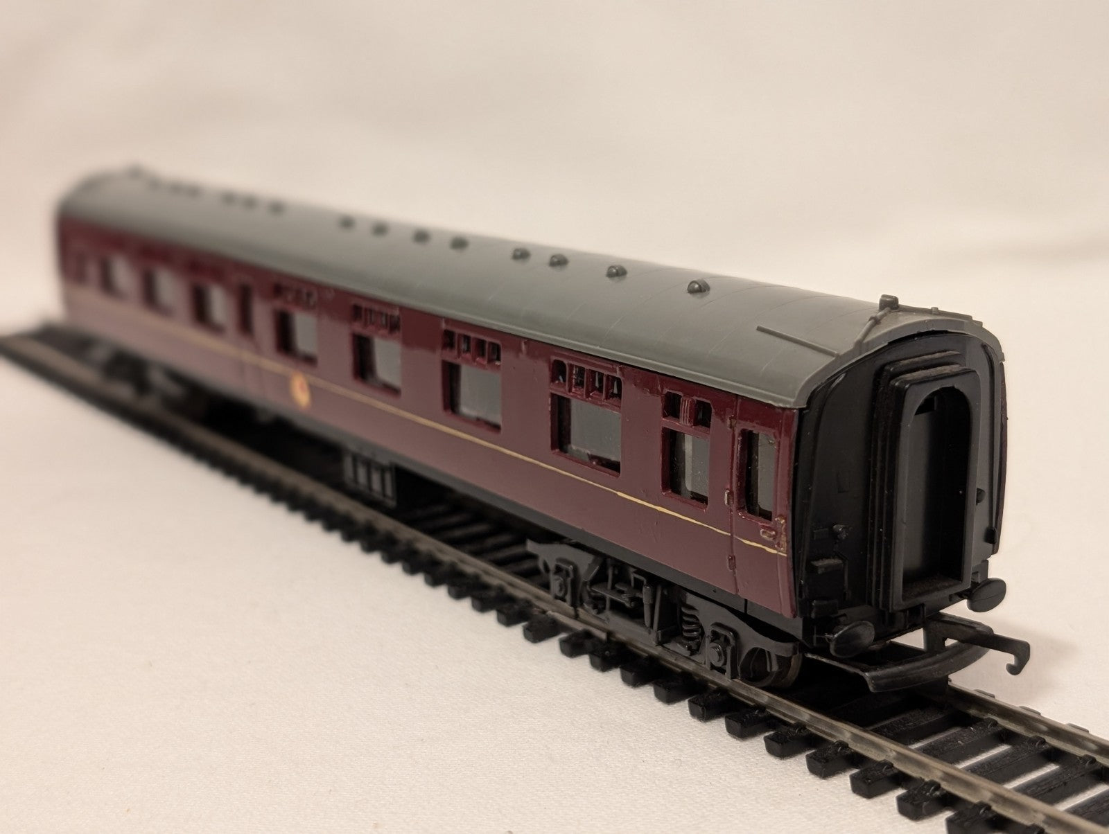 Trix Twin BR Mk1 Repainted Coach – Maroon Livery