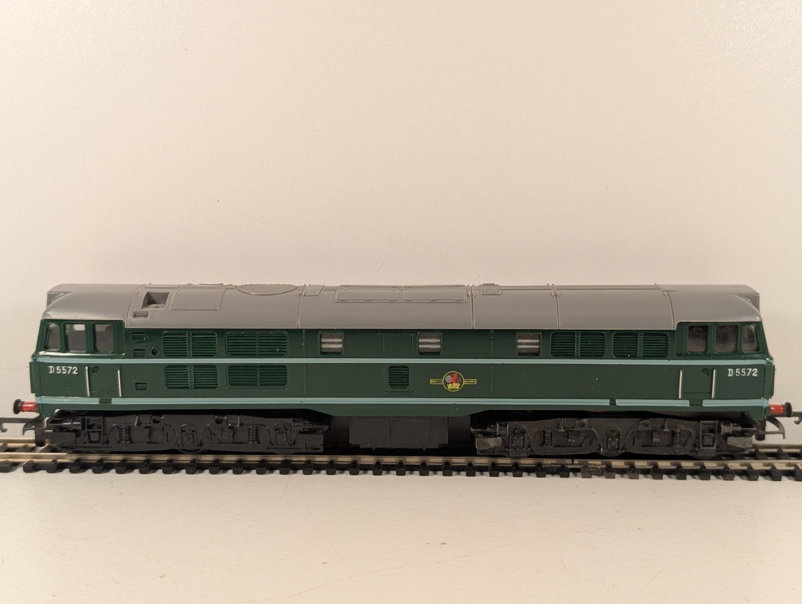Hornby R357 OO Gauge Class 31 Diesel Locomotive BR Green DCC Fitted Boxed
