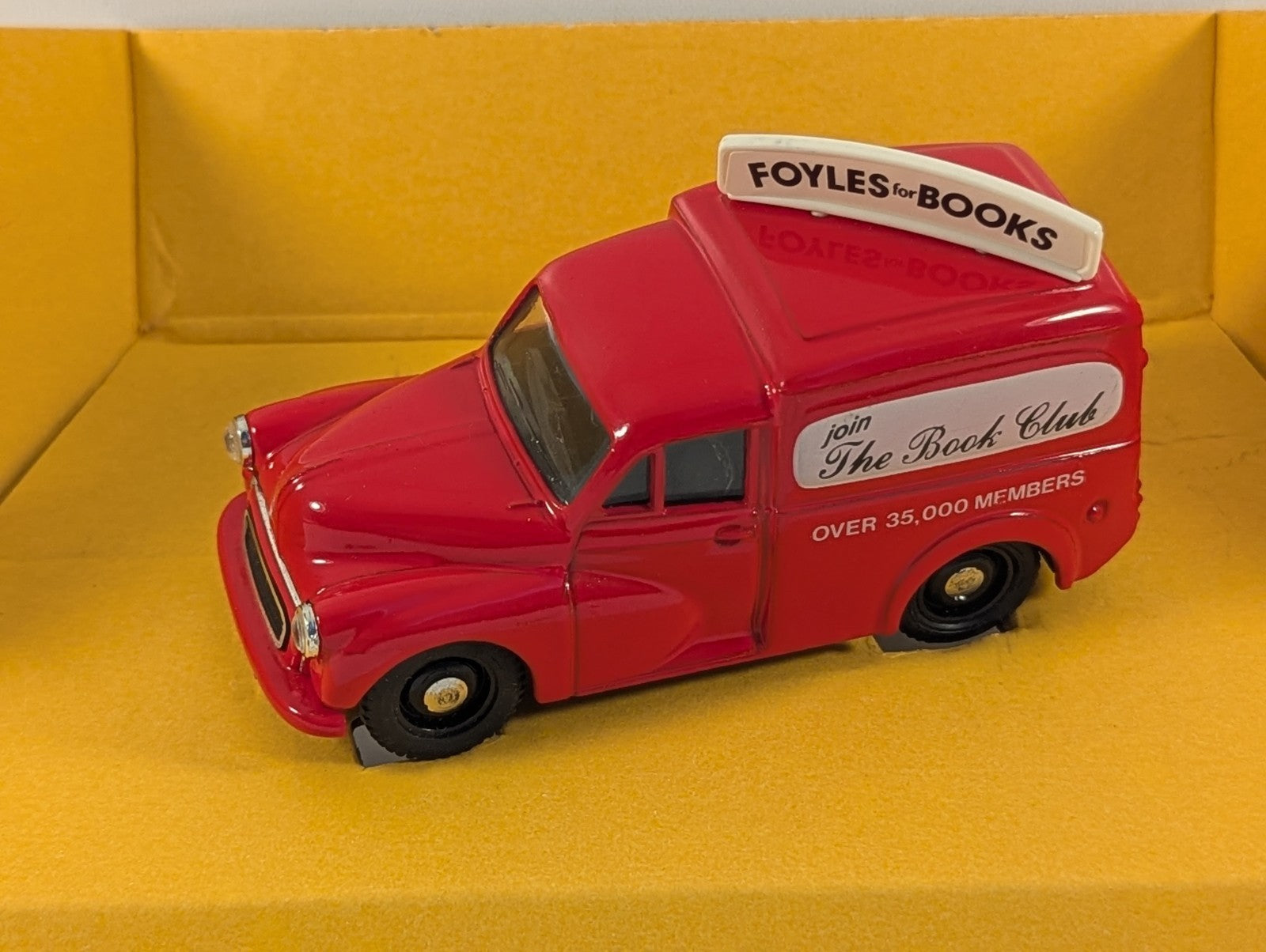 Corgi Classics C957/6 Morris Minor Van Foyles for Books