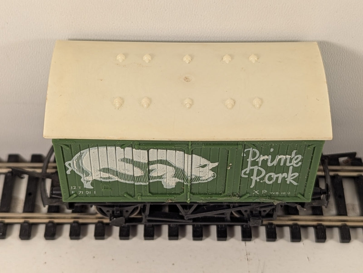 Hornby OO Gauge Prime Pork Closed Van (Warped Roof)