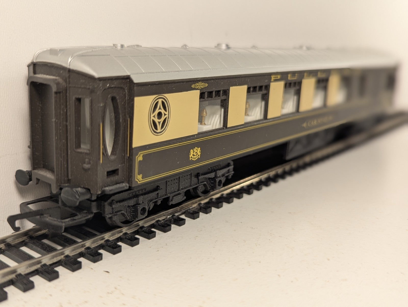 Hornby OO Gauge Pullman Brake Third Car No. 65 Coaches Pullman umber