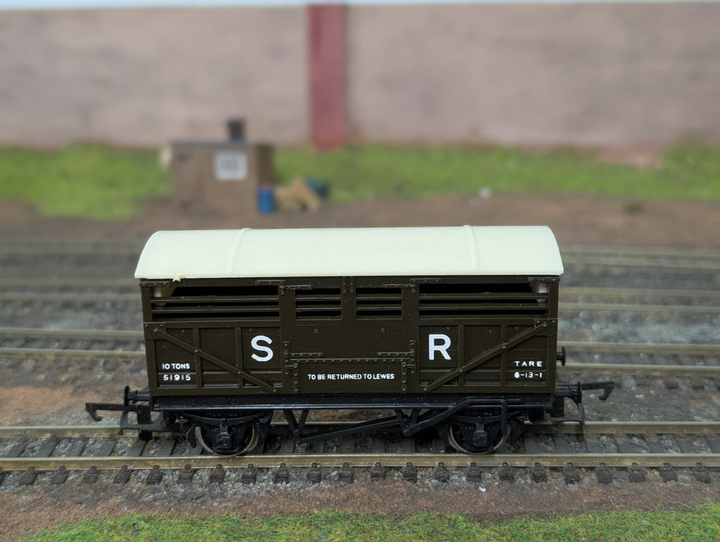 Hornby R106 SR sheep wagon