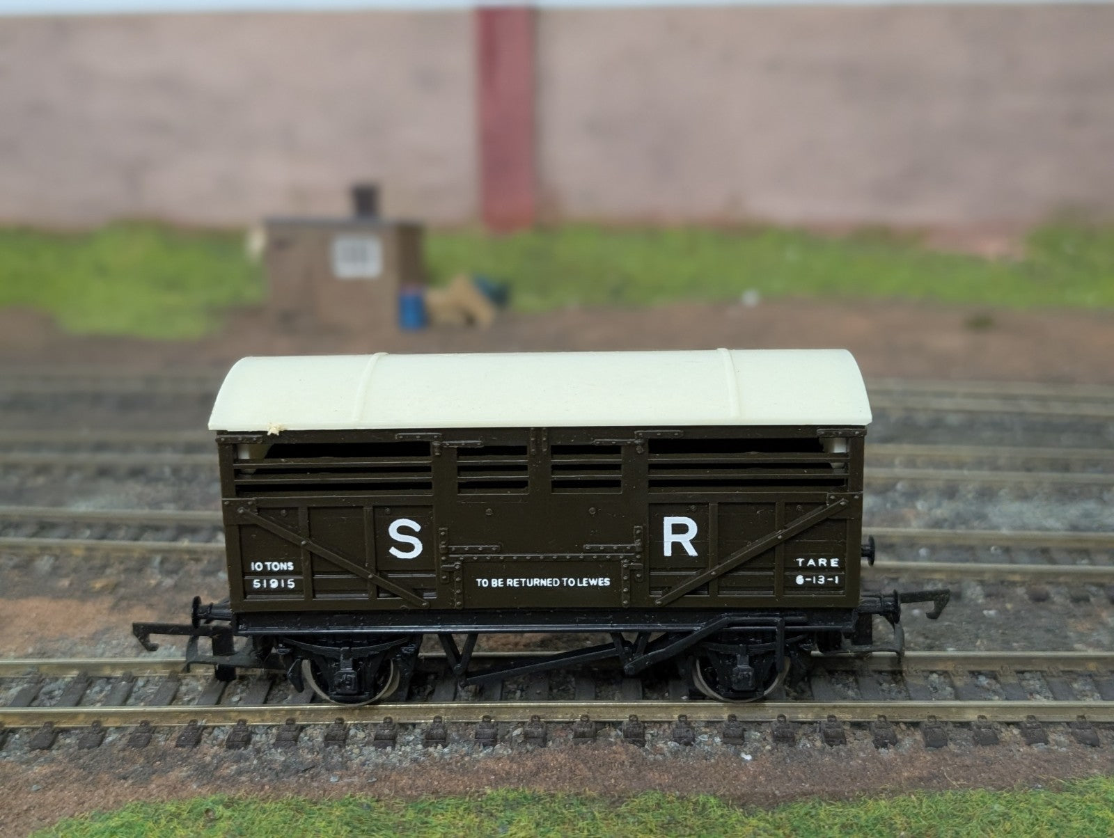 Hornby R106 SR sheep wagon