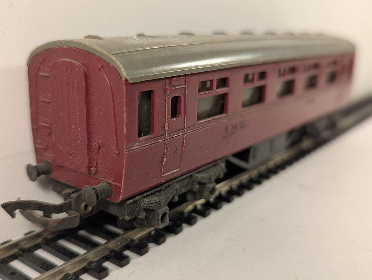 Tri-ang OO Gauge LMS Passenger Coach 7573 LMS Maroon R.23