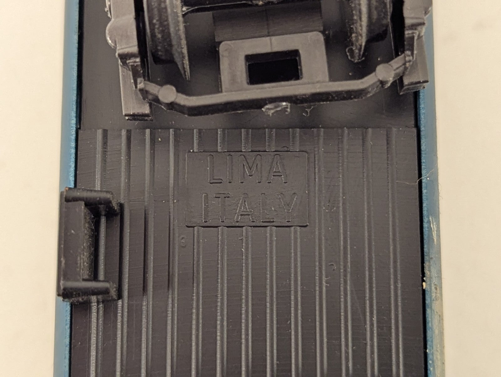 Lima OO Gauge BR Mk2 Coach W13493 Blue & Grey