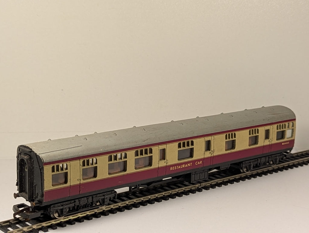 Lima OO Gauge BR Mk1 Restaurant Car Passenger Coach M34642 BR Crimson