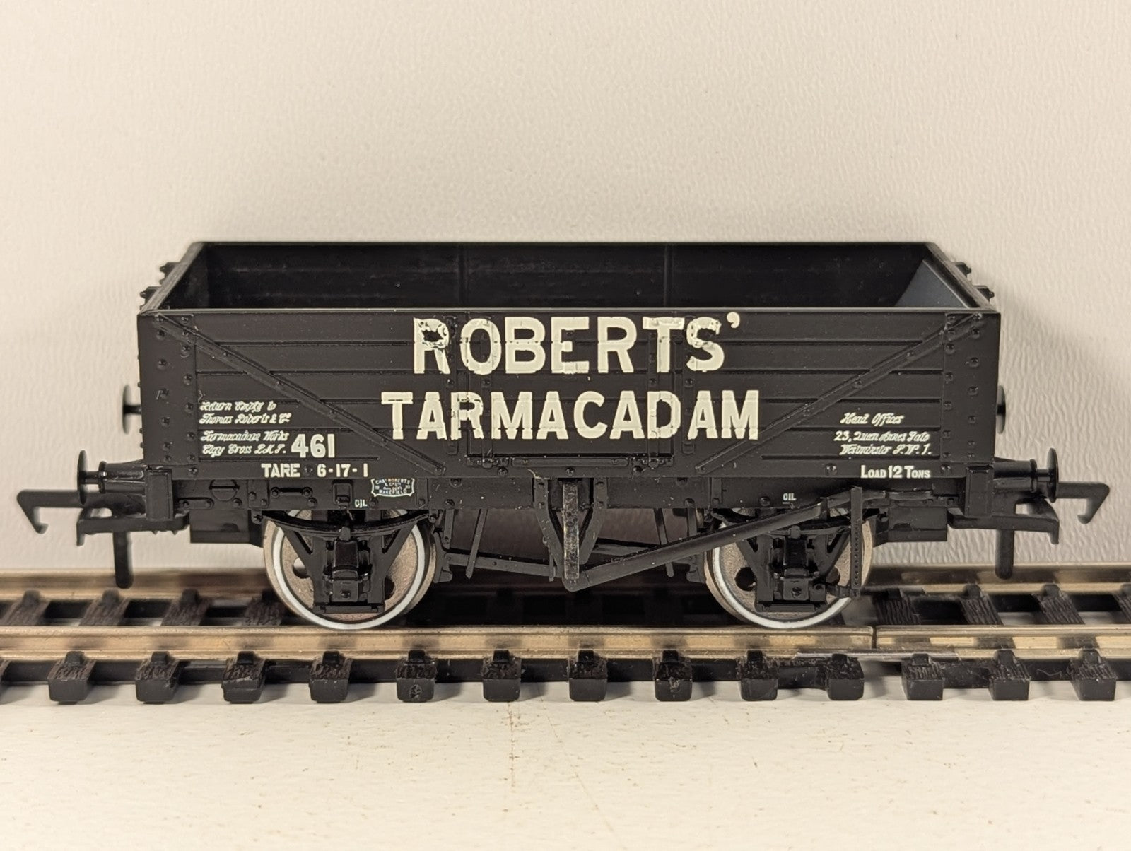Bachmann Branchline 37-037 5 Plank Wagon “Roberts Tarmacadam”
