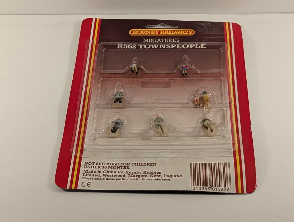 Hornby OO Gauge Townspeople Scenic Figures R562