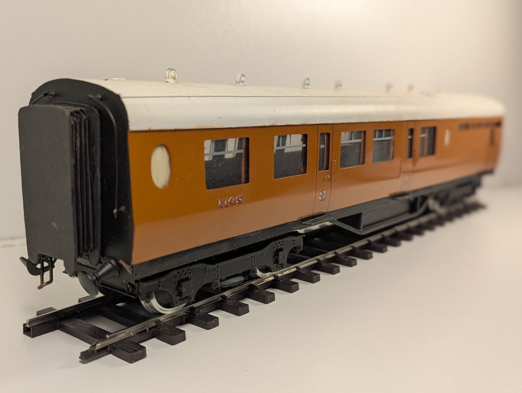 Kitbuilt (Metal) O Gauge LNER Thompson Teak Brake Coach – Damage
