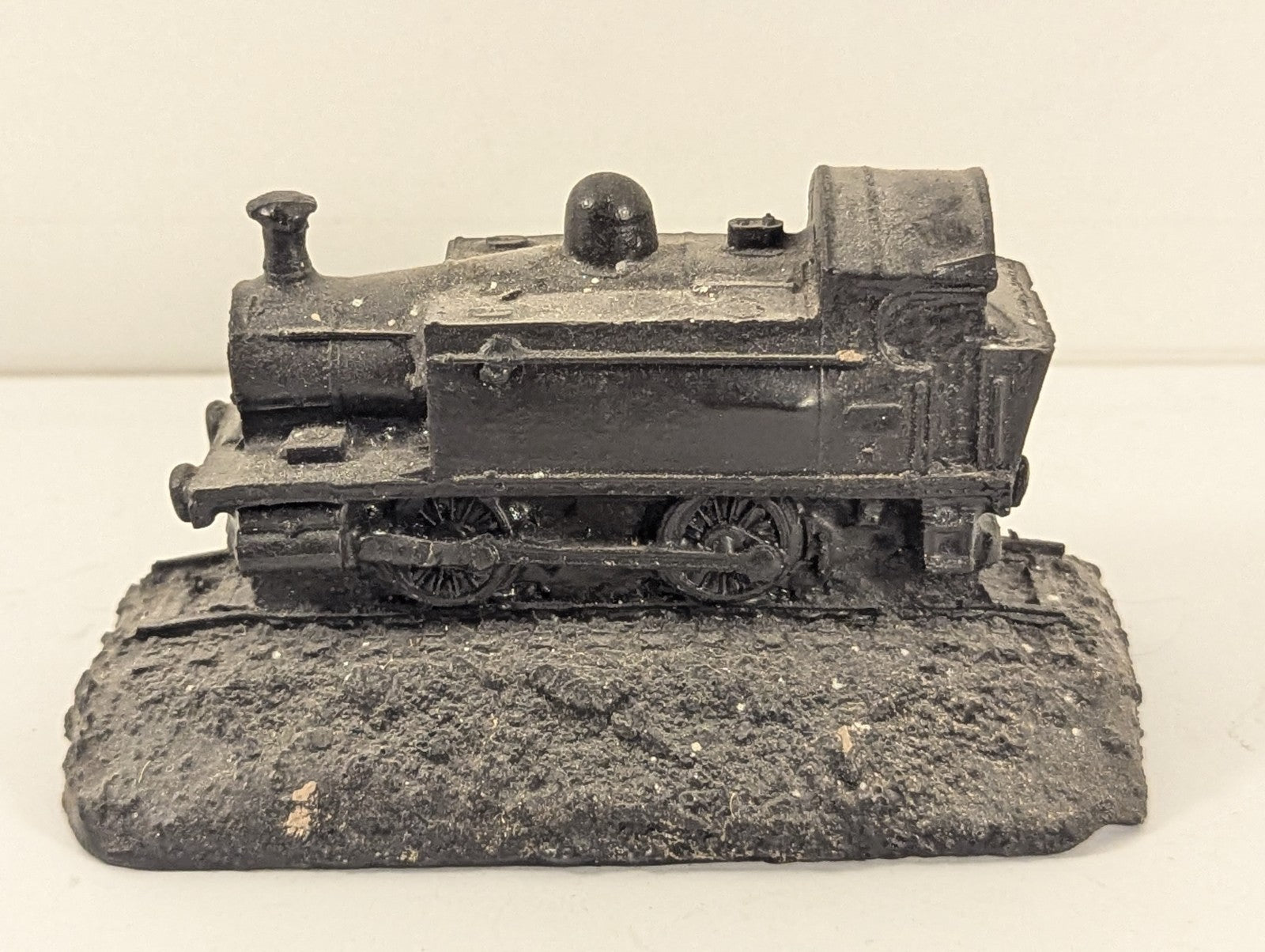 Kingmaker Handmade Coal Sculpture Dock Tank Engine Ornament