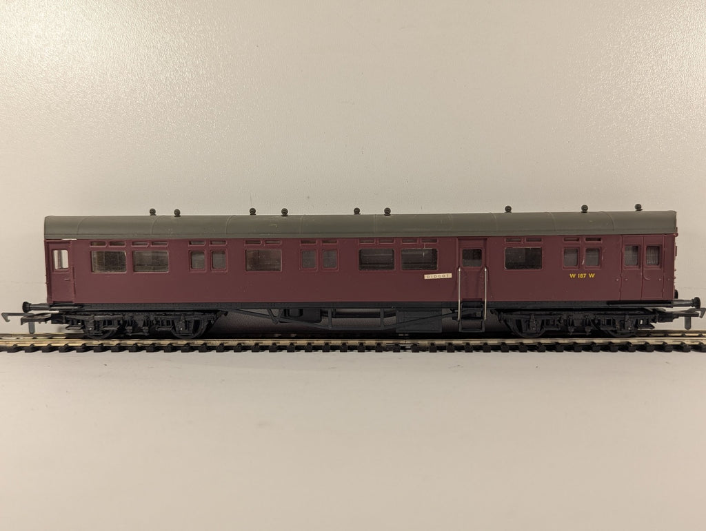 Airfix OO Gauge Collett Auto-Coach Passenger Coach W187W BR Maroon 54256-8