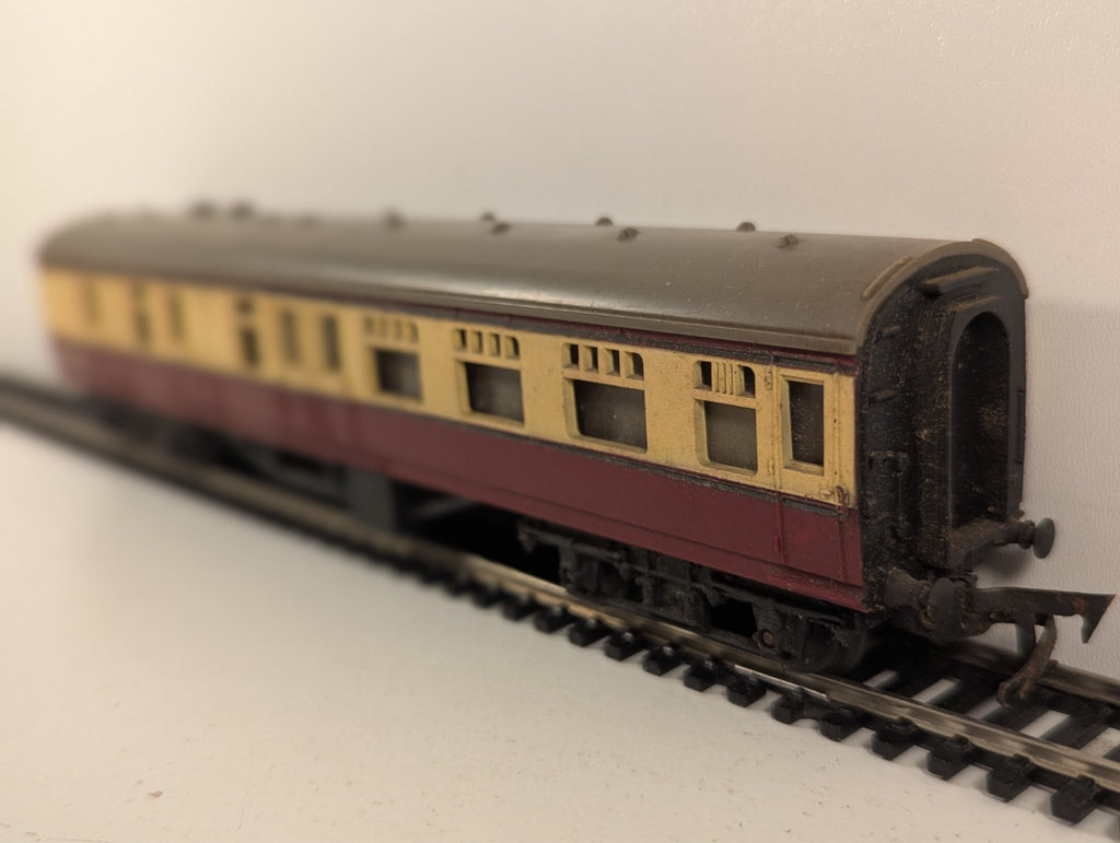 Tri-ang R28 OO Gauge Brake Third Coach
