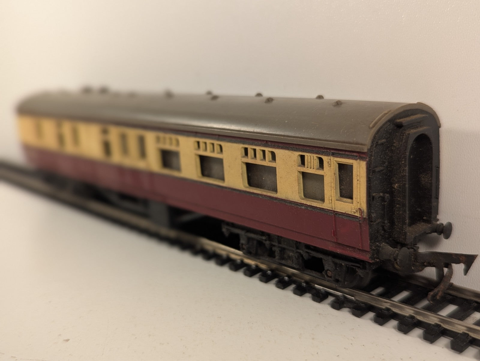 Tri-ang R28 OO Gauge Brake Third Coach