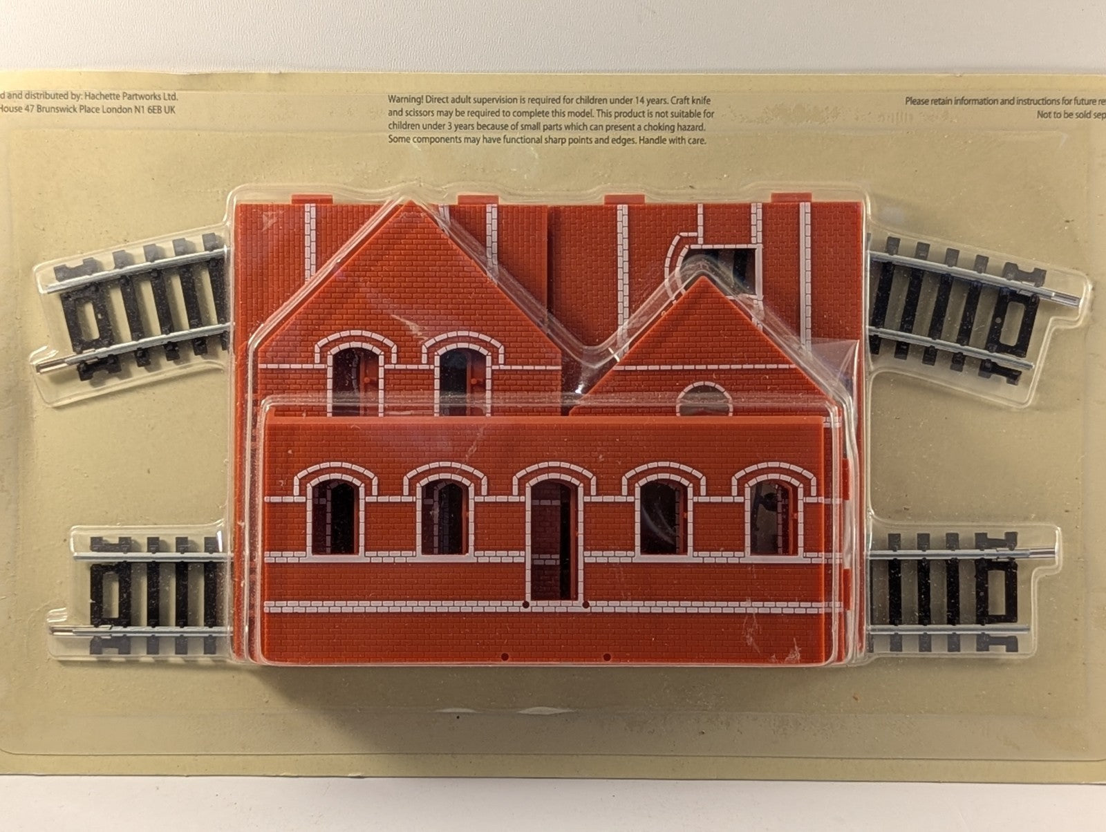 Hachette Partworks OO Gauge Brick Station Building Kit and Track Set