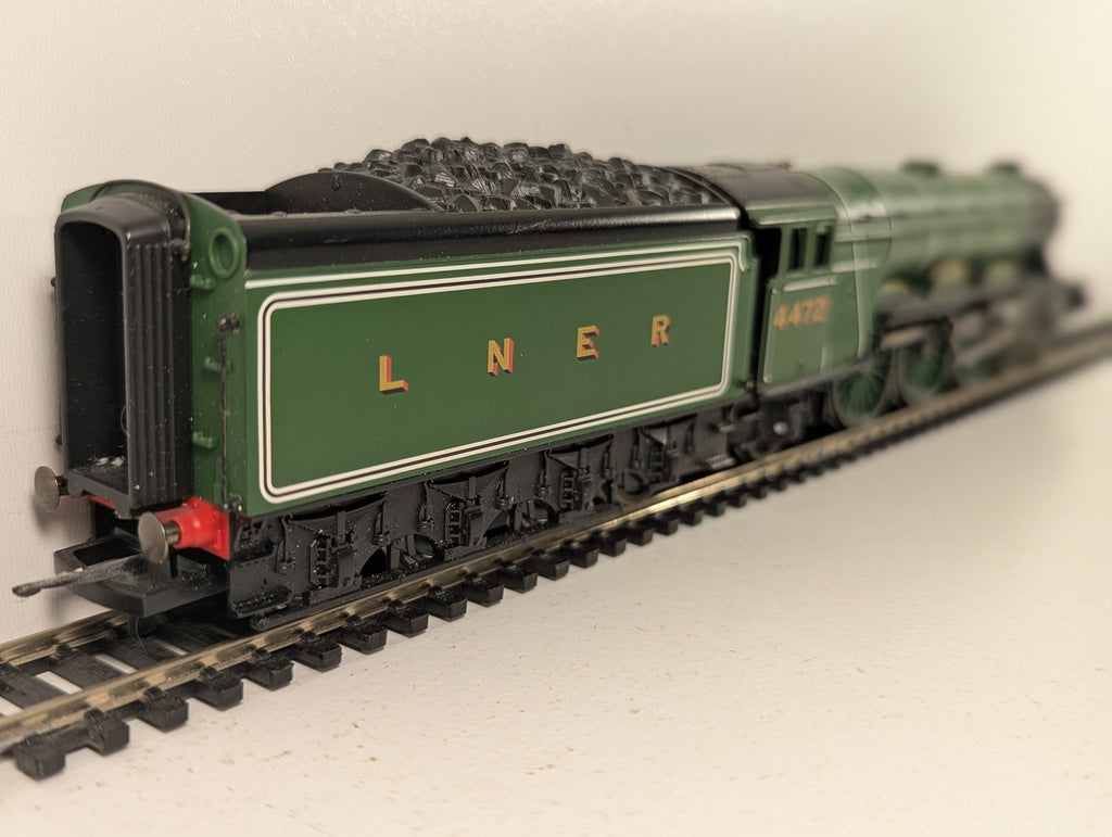 Hornby OO Gauge Flying Scotsman Steam Locomotive 4472 LNER Apple Green