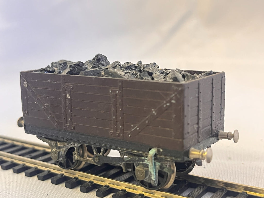 Graham Farish OO Gauge 7 Plank Wagon Brown