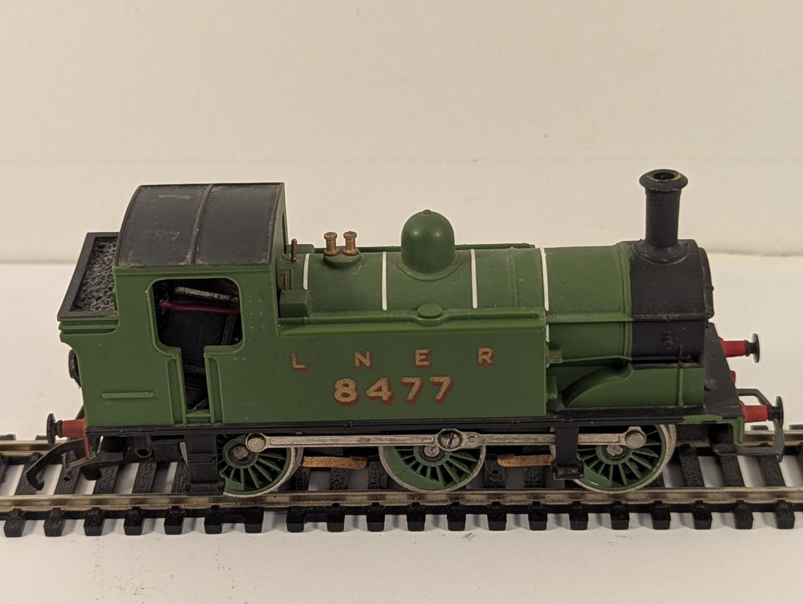 Hornby R252 LNER Class J83 0-6-0 Tank Locomotive No.8477  - Needs Attention